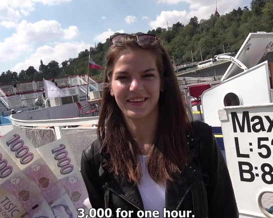 Познакомился с милашкой и натянул её в центре Праги