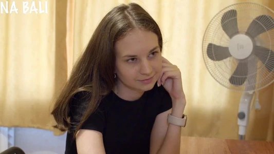 Сосед принес посылку из сексшопа и я изменила мужу, потому что он так долго в командировке, а так хочется нормального оргазма...