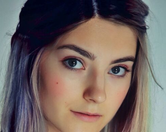 Фитоняшка Ева Эльфи шликается со своим парнем в домашней HD порнушке