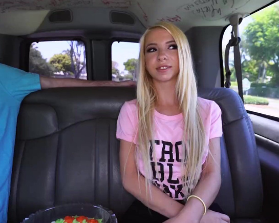 Променяла День рождение лучшего друга на секс за деньги