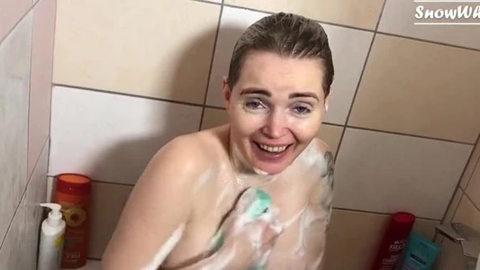 Вы вообще как зашли? - А я, я тут моюсь.. русское порно с разговорами