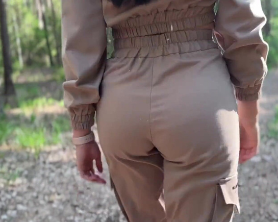 Русская красотка дала незнакомцу в лесу