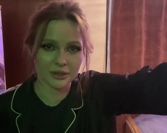 Моя молодая мачеха захотела массаж