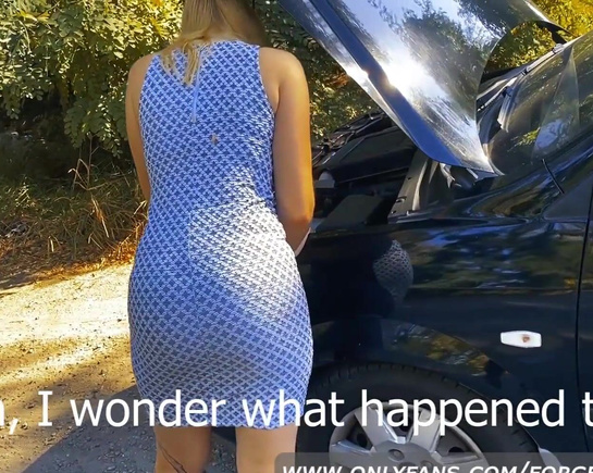 Девушка, вам чем нибудь помочь?