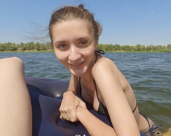 Русская незнакомка сама приплыла на секс)