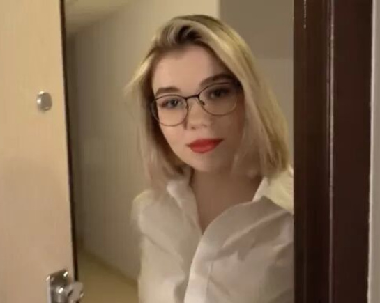 Привет Серёжа. - Здравствуйте, проходите..