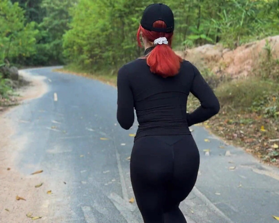 Красивая незнакомка с пробежки!