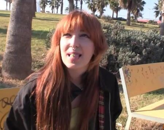 Прделожил рыжей потрахаться на камеру