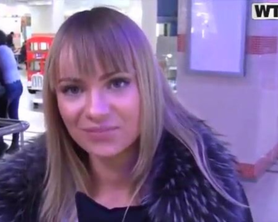 Русские парни заманивают телок в туалеты