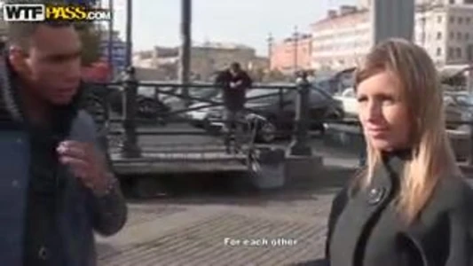 Угостили милаху чаем и трахнули в туалете