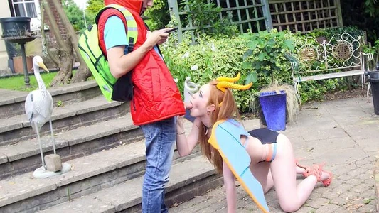 Студент собирает Pokemon Stars и трахает их в реальной жизни