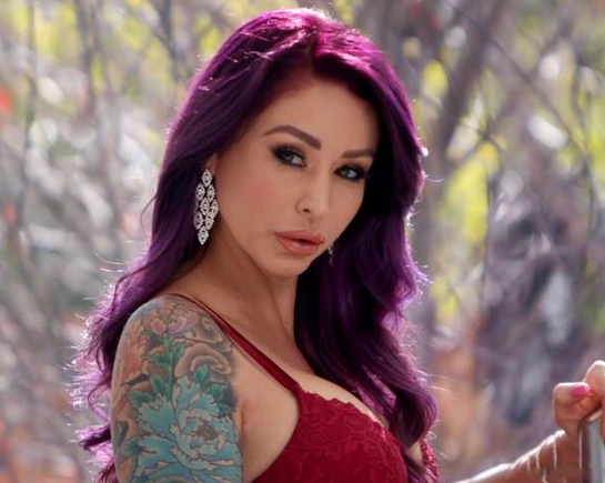 Сексуальная моника разрешает опытному Керану Ли соблазнить себя охрененную