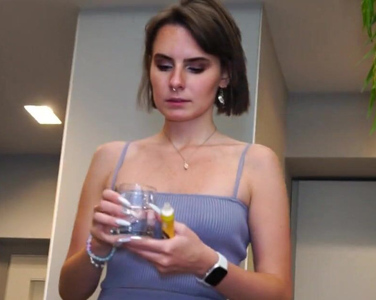 Заехал к подруге в гости и получил бесплатный минет и секс в масле