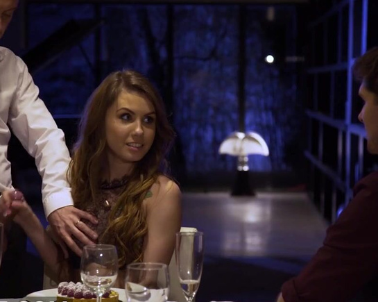 Красиво отпраздновала День Рождение с двумя мужчинами